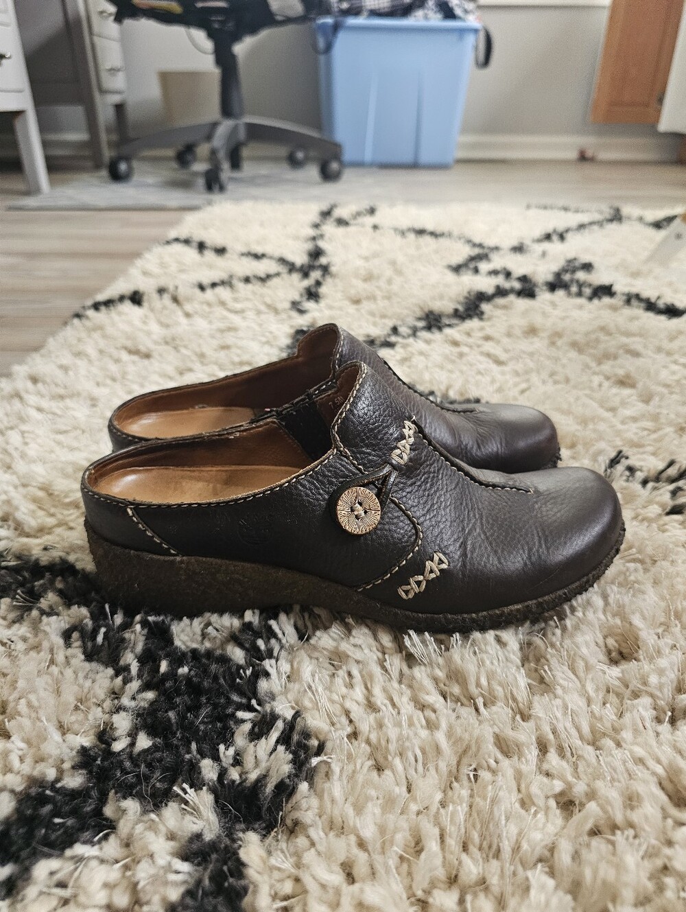 Timberland Comforia Overton Leather Clogs - Picture 5 of 9